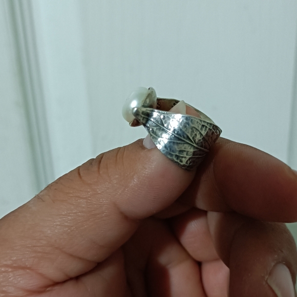 Silpada Sterling 925 Silver Nestled Leaf Pearl Ring R2865 Sz 6.5 - Picture 2 of 8